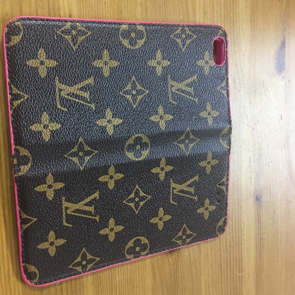 iPhone 6s Plus phone case.